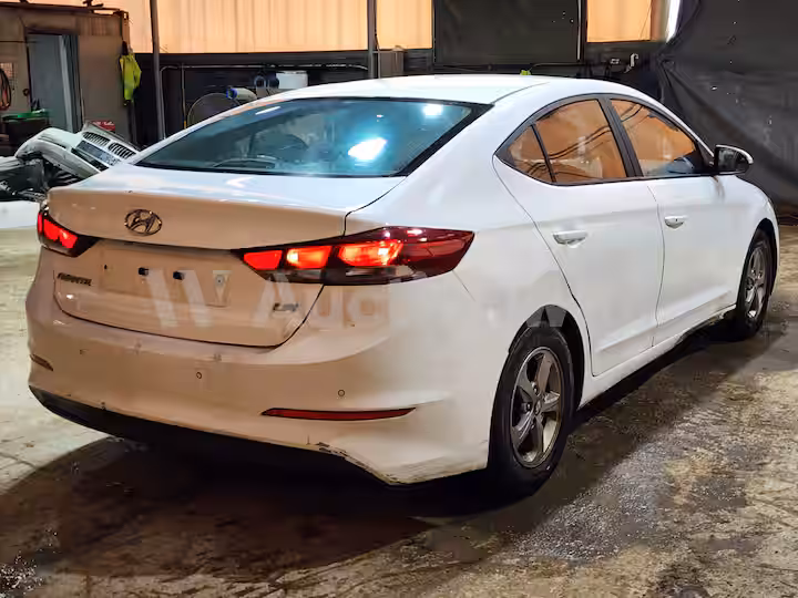 Hyundai Avante 2017 — 5