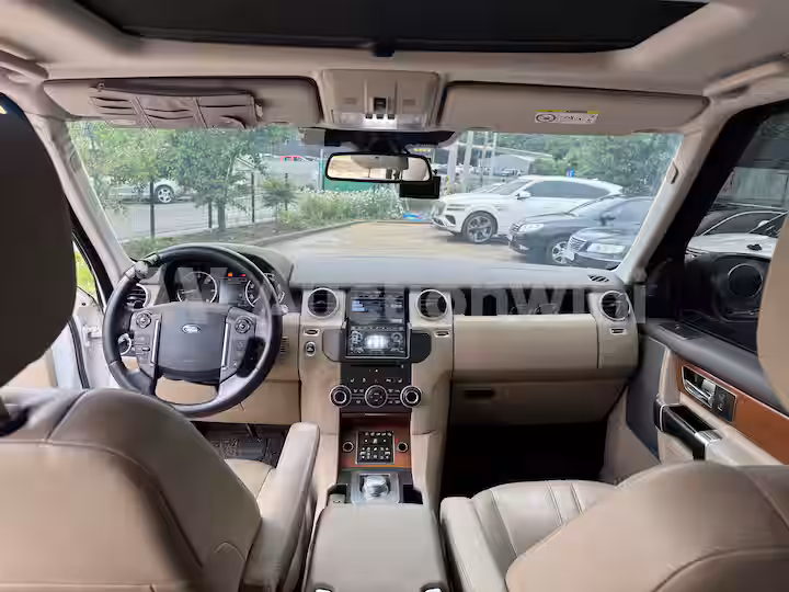 Land Rover Discovery 2015 — 23