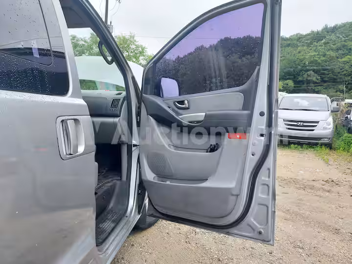 Hyundai Starex 2013 — 28