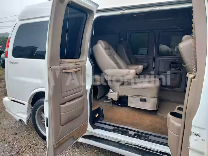 Chevrolet Explorer Van 2008 — 31