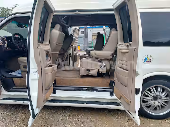 Chevrolet Explorer Van 2008 — 37