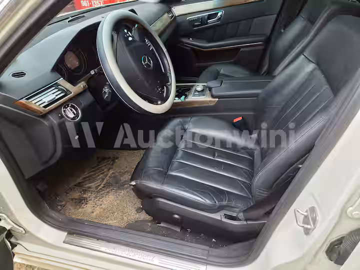 Mercedes Benz E Class 2011 — 11