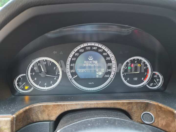 Mercedes Benz E Class 2011 — 12