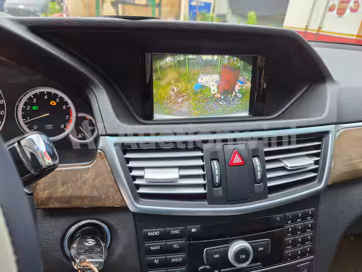 Mercedes Benz E Class 2011 — 13