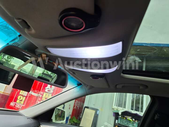 Mercedes Benz E Class 2011 — 16