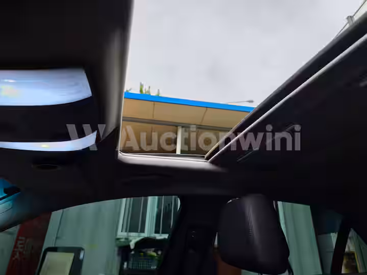 Mercedes Benz E Class 2011 — 17