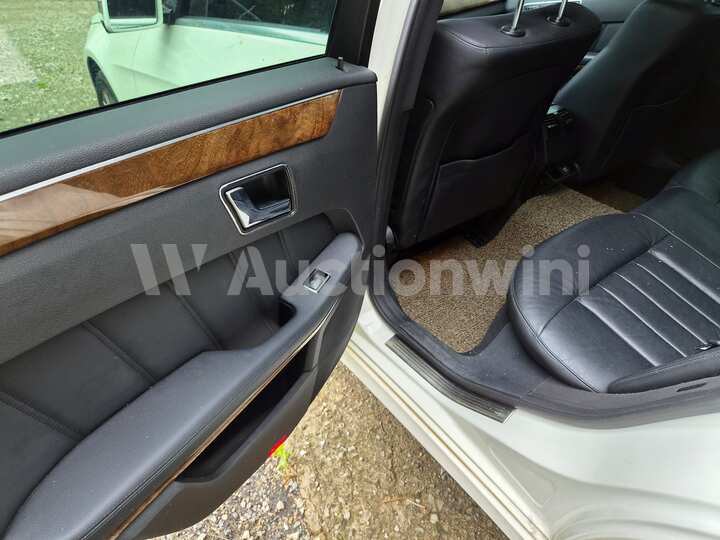 Mercedes Benz E Class 2011 — 20
