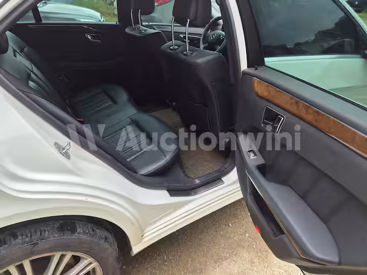 Mercedes Benz E Class 2011 — 21