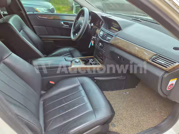 Mercedes Benz E Class 2011 — 22