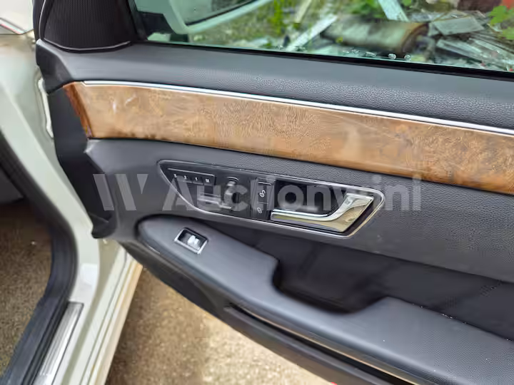 Mercedes Benz E Class 2011 — 23