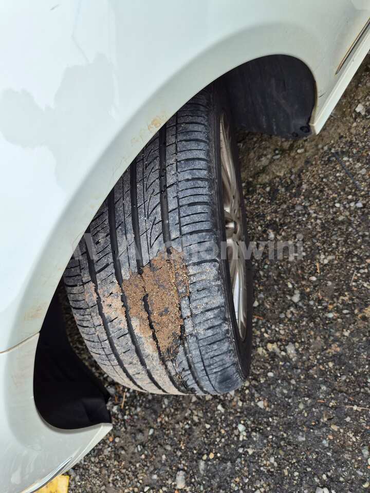 Mercedes Benz E Class 2011 — 26