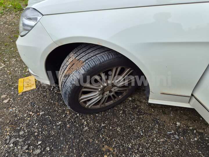 Mercedes Benz E Class 2011 — 27