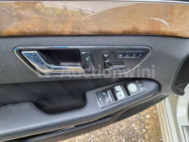 Mercedes Benz E Class 2011 — 28