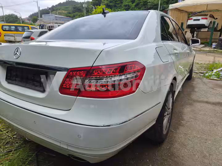 Mercedes Benz E Class 2011 — 6