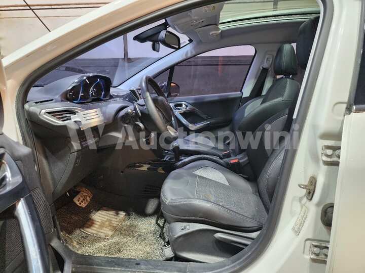 Peugeot 2008 2015 — 13
