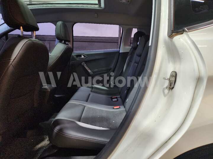 Peugeot 2008 2015 — 16
