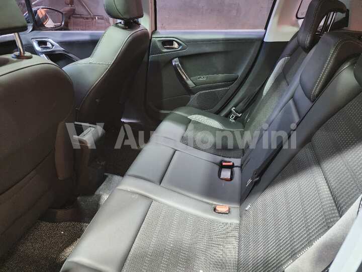 Peugeot 2008 2015 — 17