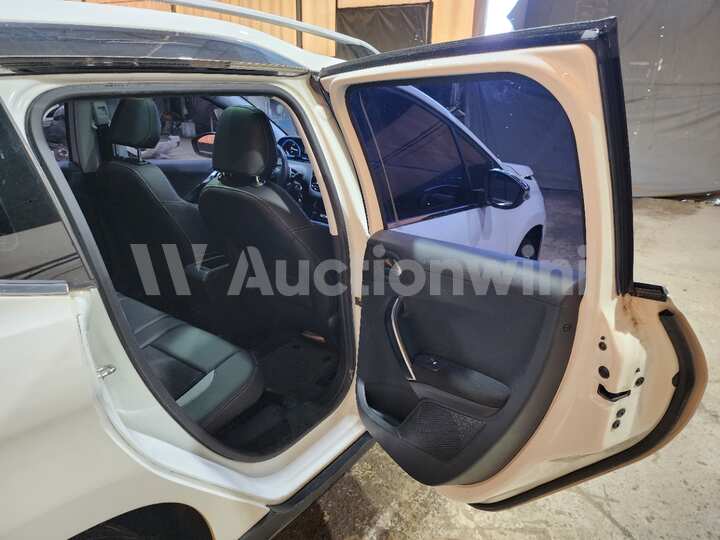 Peugeot 2008 2015 — 23
