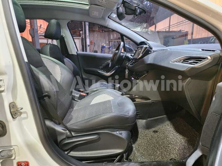 Peugeot 2008 2015 — 26
