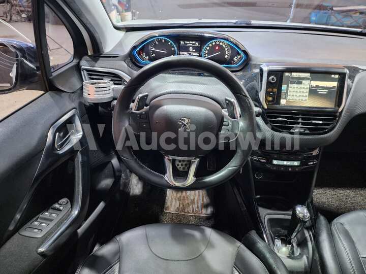 Peugeot 2008 2015 — 31