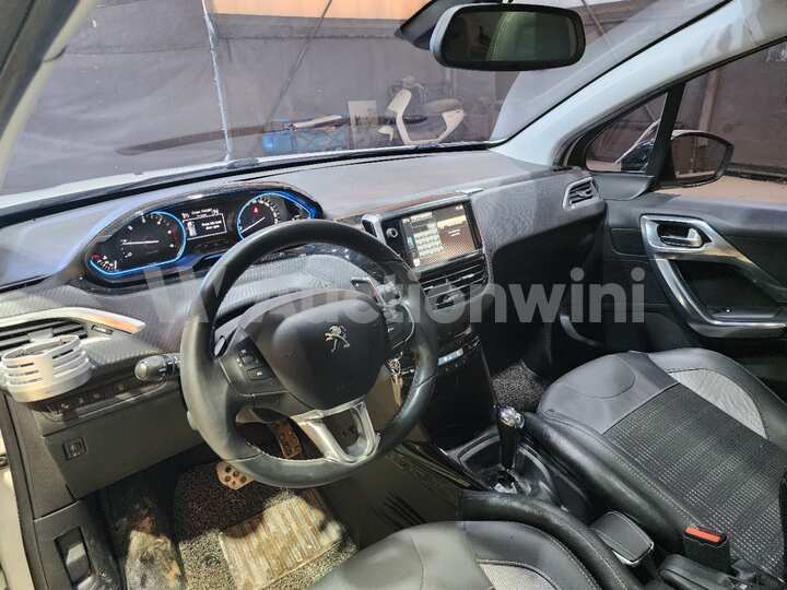 Peugeot 2008 2015 — 32