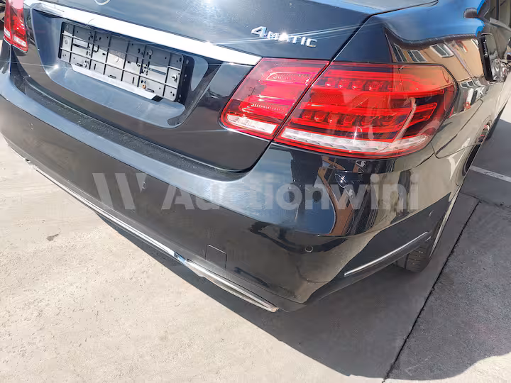 Mercedes Benz E Class 2015 — 18
