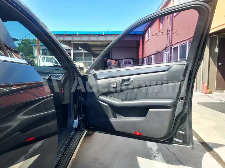 Mercedes Benz E Class 2015 — 29
