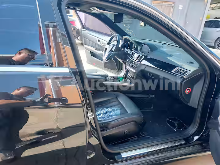 Mercedes Benz E Class 2015 — 30