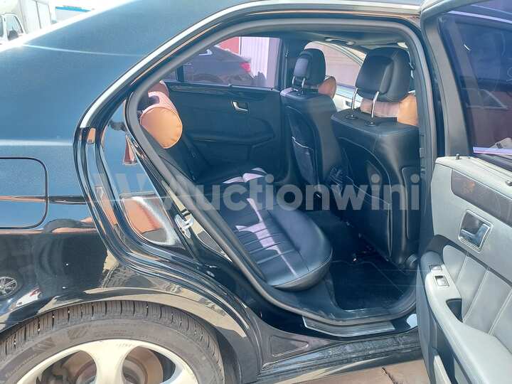 Mercedes Benz E Class 2015 — 34