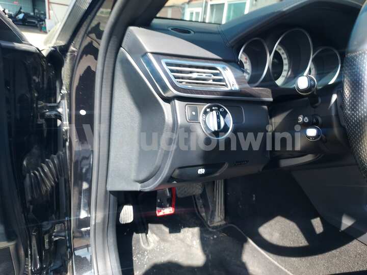 Mercedes Benz E Class 2015 — 44