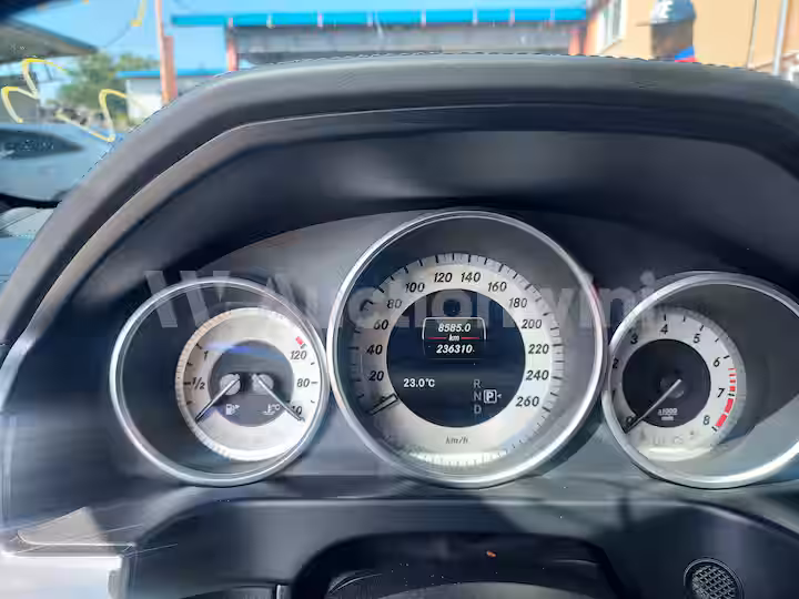 Mercedes Benz E Class 2015 — 46