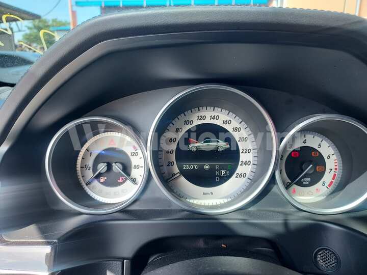 Mercedes Benz E Class 2015 — 47