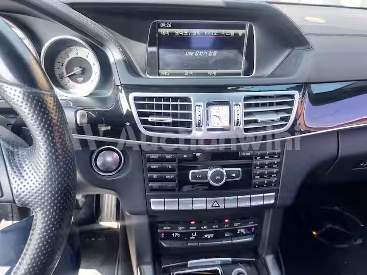 Mercedes Benz E Class 2015 — 49