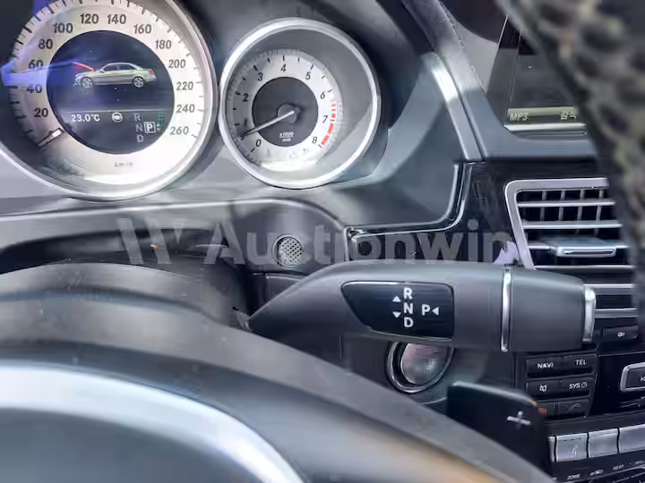 Mercedes Benz E Class 2015 — 51