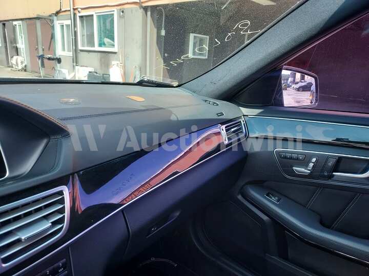 Mercedes Benz E Class 2015 — 52