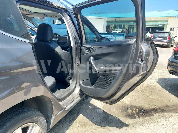 Peugeot 2008 2016 — 24