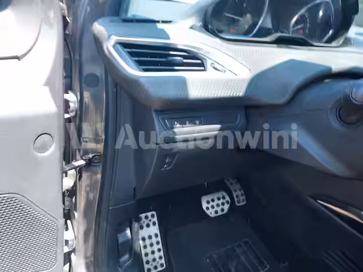 Peugeot 2008 2016 — 35