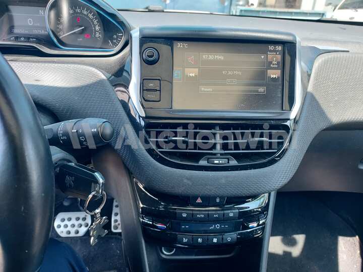 Peugeot 2008 2016 — 38
