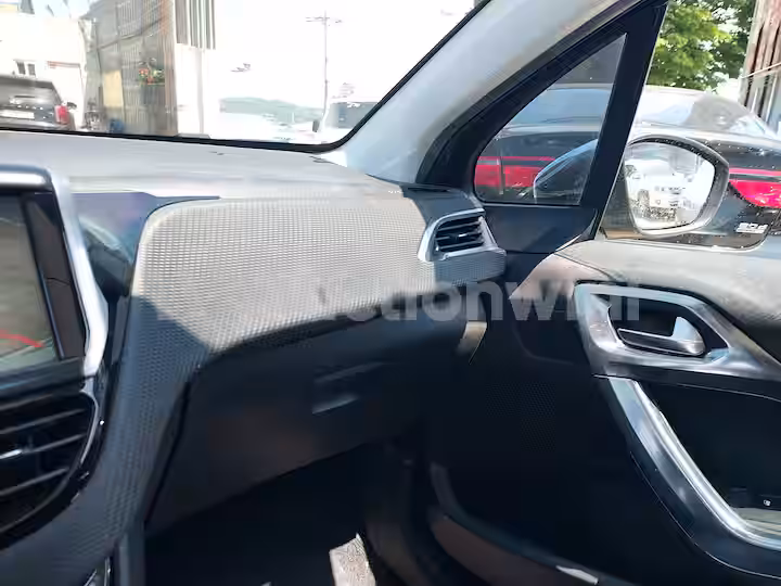 Peugeot 2008 2016 — 41