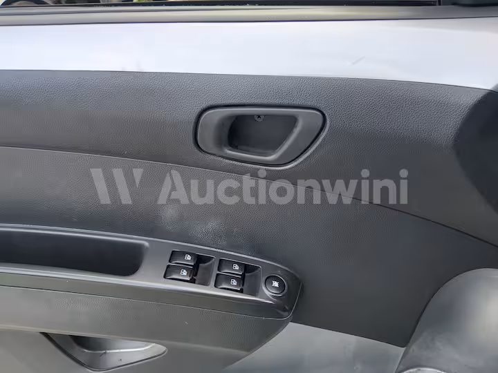 Chevrolet Spark 2012 — 33