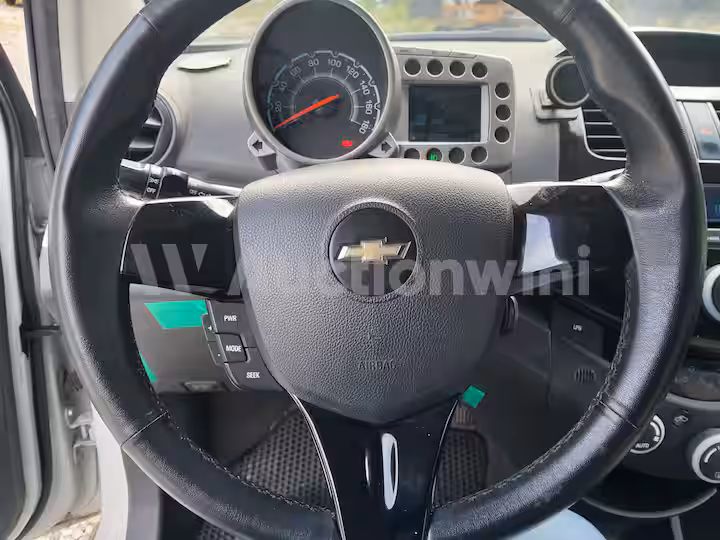 Chevrolet Spark 2012 — 37