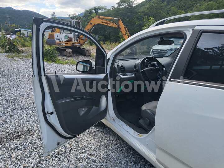 Chevrolet Spark 2012 — 44