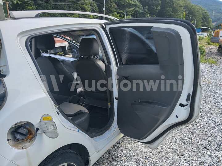 Chevrolet Spark 2012 — 56