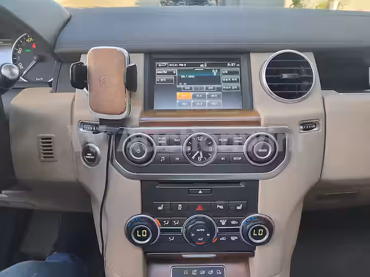 Land Rover Discovery 2016 — 41