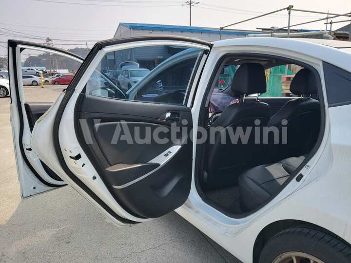 Hyundai Accent 2014 — 47