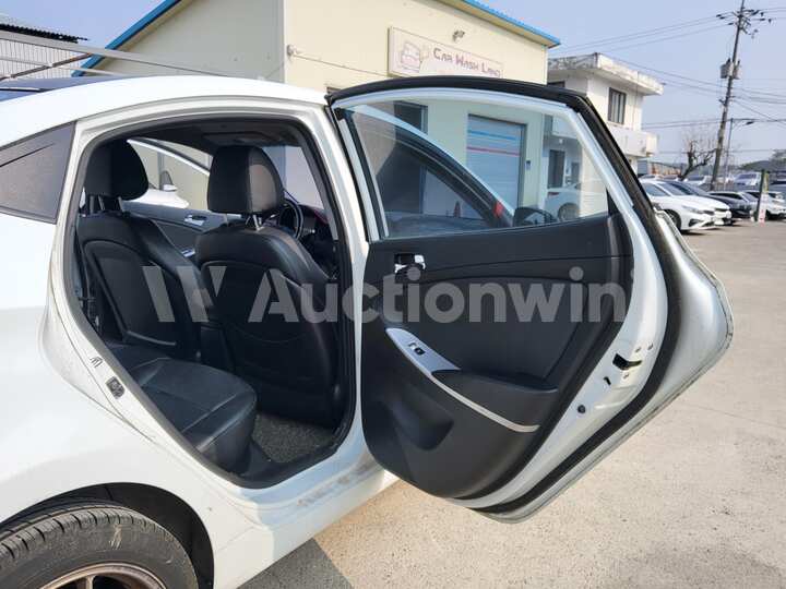 Hyundai Accent 2014 — 55