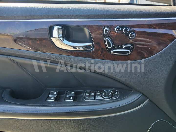 Hyundai Equus 2010 — 32