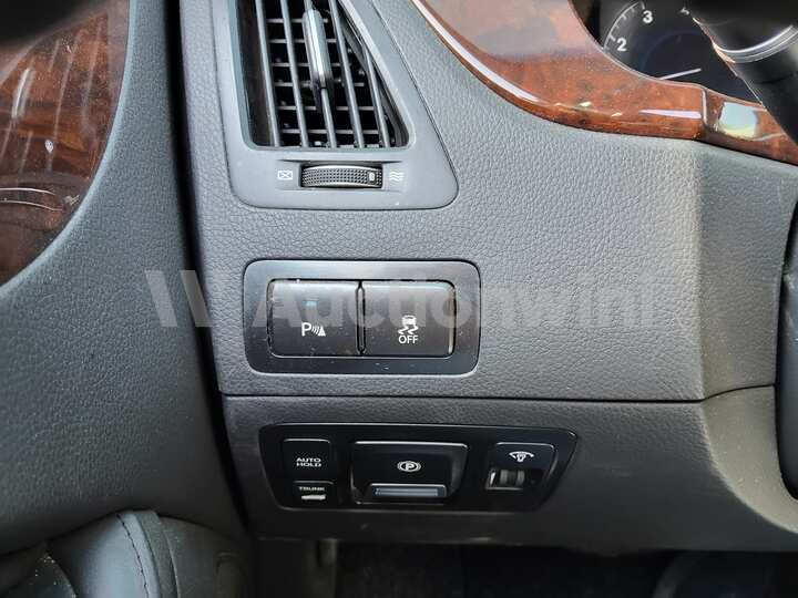 Hyundai Equus 2010 — 33