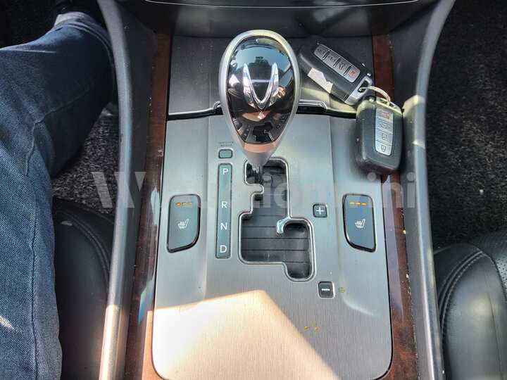 Hyundai Equus 2010 — 40