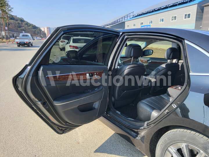 Hyundai Equus 2010 — 49